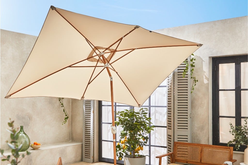 Lees meer over het artikel Hoe vervang je het doek van een parasol?