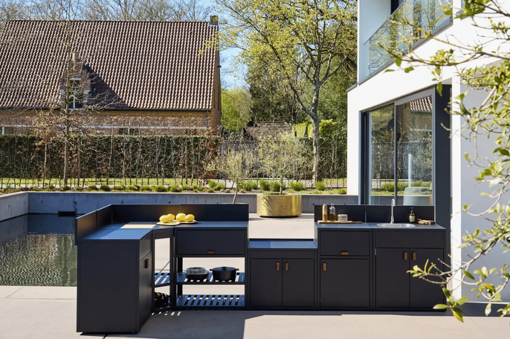 Lees meer over het artikel Onderhoudsgids: Hoe maak je je buitenkeuken schoon?