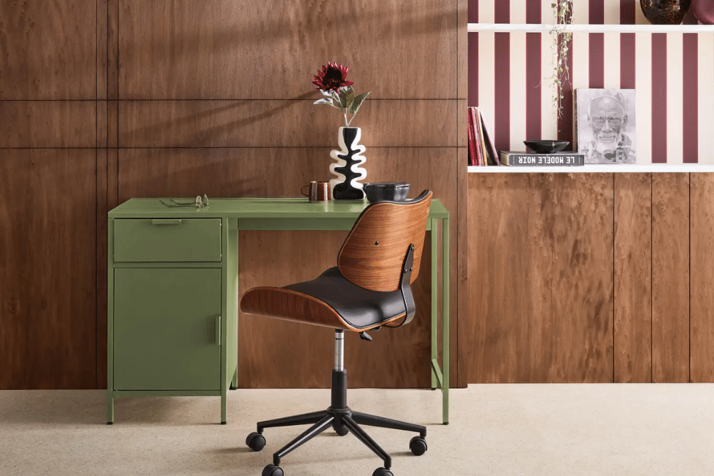 Lees meer over het artikel Hoe kies je een bureau voor een tienerkamer?