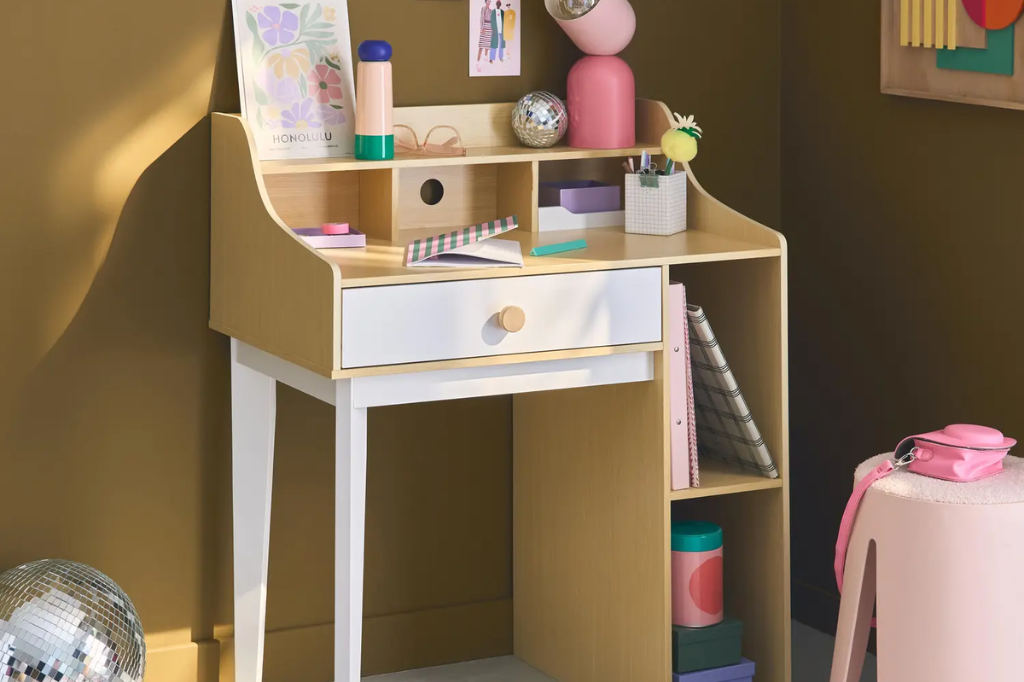 Lees meer over het artikel Welk bureau kies je voor een kinderkamer?